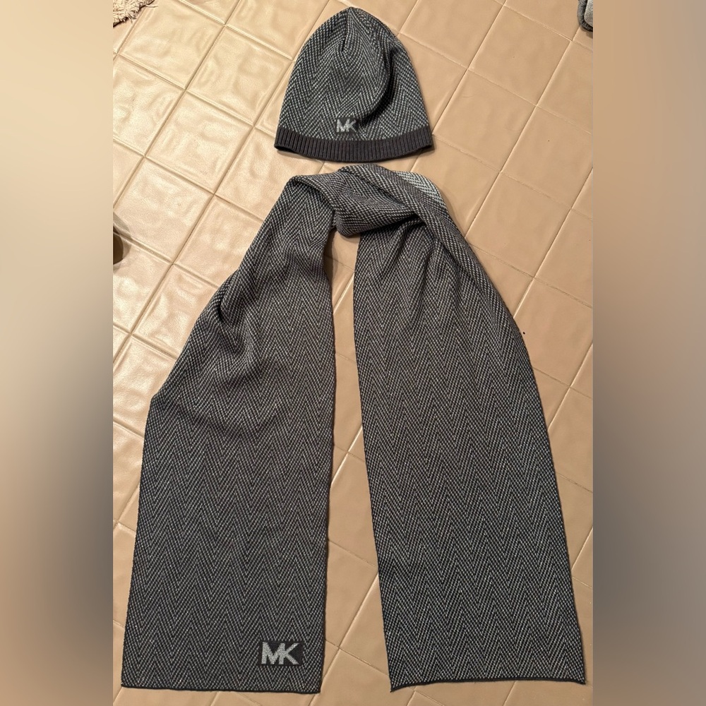 Michael silver gray Kors MK Hat & Scarf Set Gray Knit Winter Beanie Logo Unisex